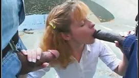Gli uomini mangiano  ...