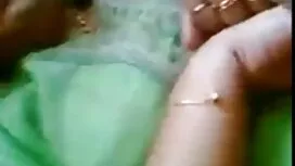 Una ragazza che acca ...