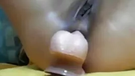 Giovane tatuaggio mu ...
