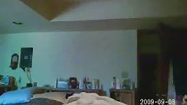 Ragazza nuda si mast ...